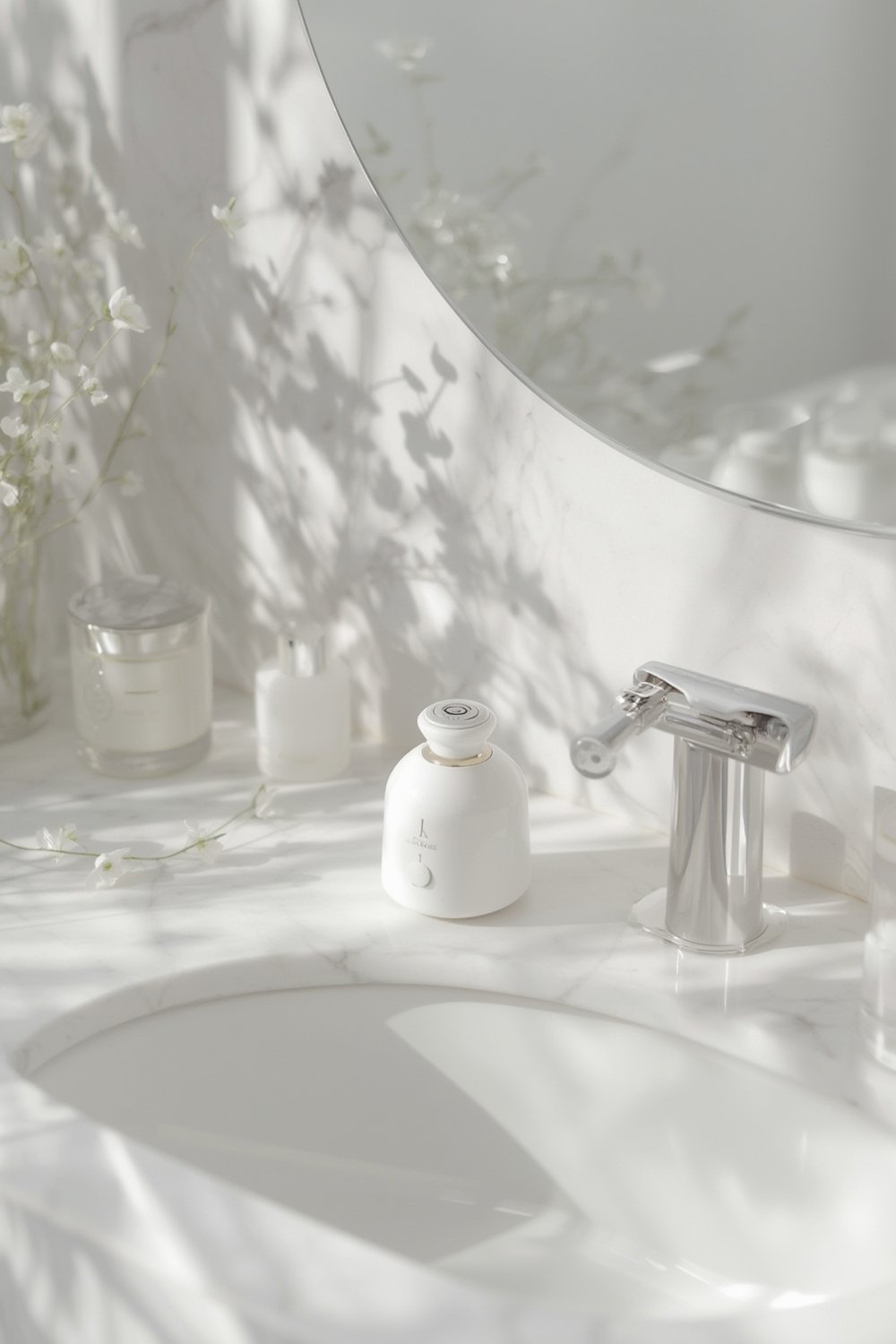 Microcurrent device - Korean beauty illustration 1